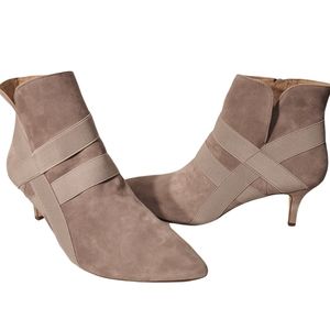 G.I.L.I. Pointed Toe Suede Ankle Booties EUC